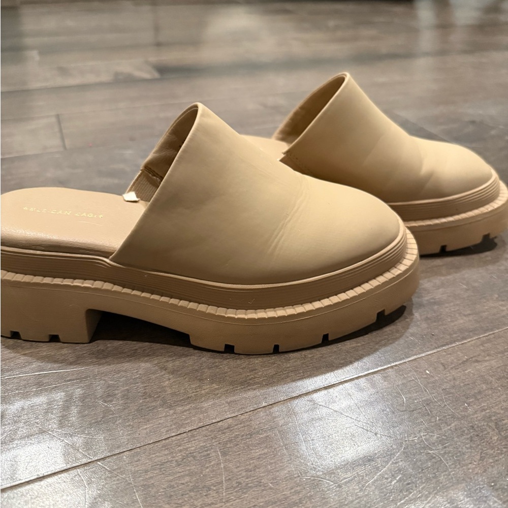 Women's Tan Slip-On mules